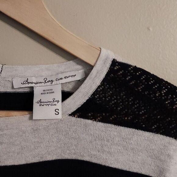 American Rag Lightweight Sweater - Picture 3 of 6